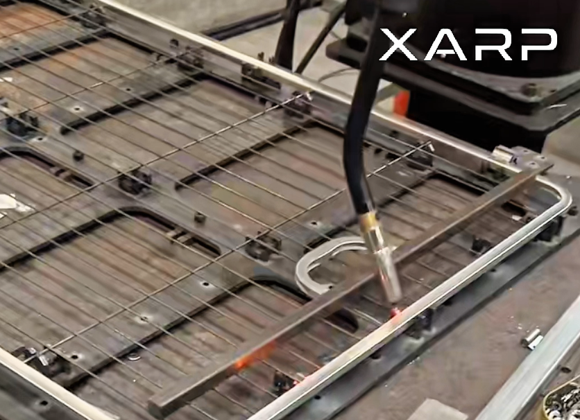 XARP XP1440-10W robotic welding system for metal dog cage production
