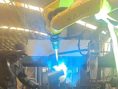 XARP XP1440-15W 6-axis welding robot and positioner automating hydraulic cylinder girth welding