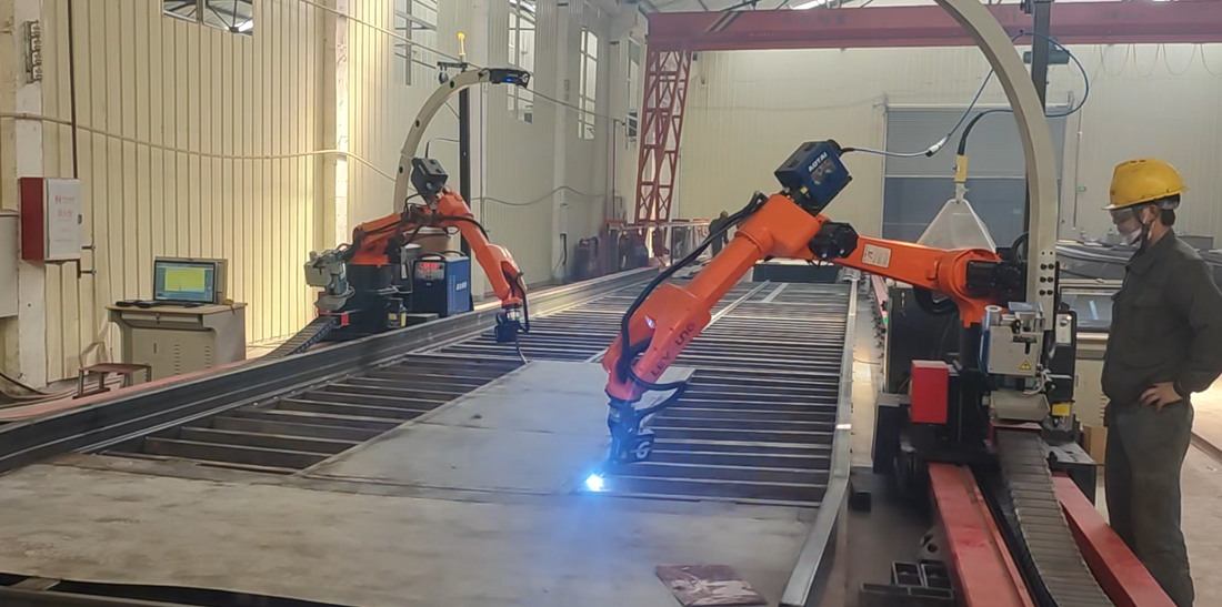 Dual XARP XP2010-10W robots with teach-free welding system for large stainless steel box base fabrication