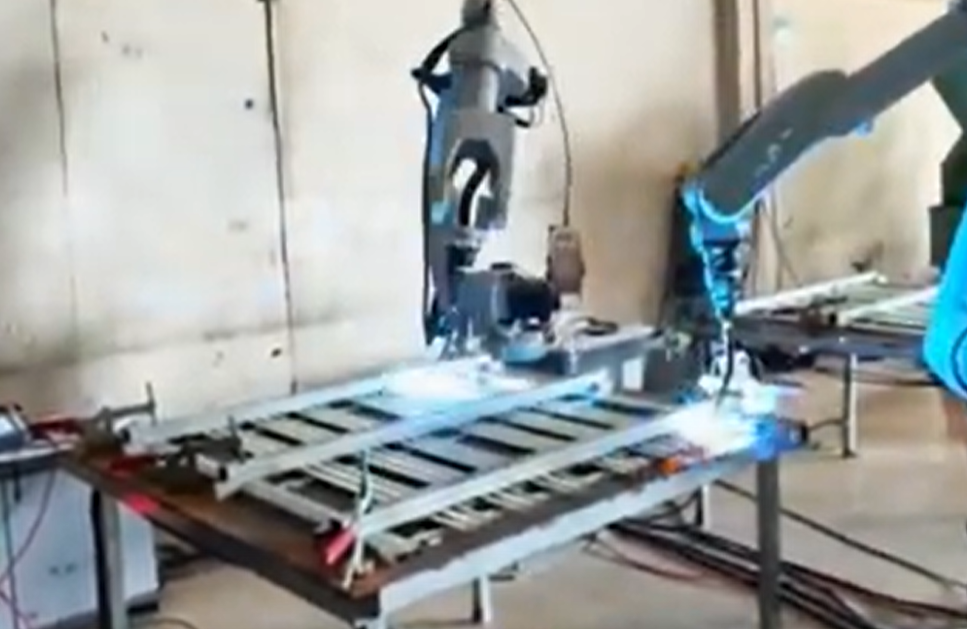What Should Rack Manufacturers Look for When Buying a Welding Robot?